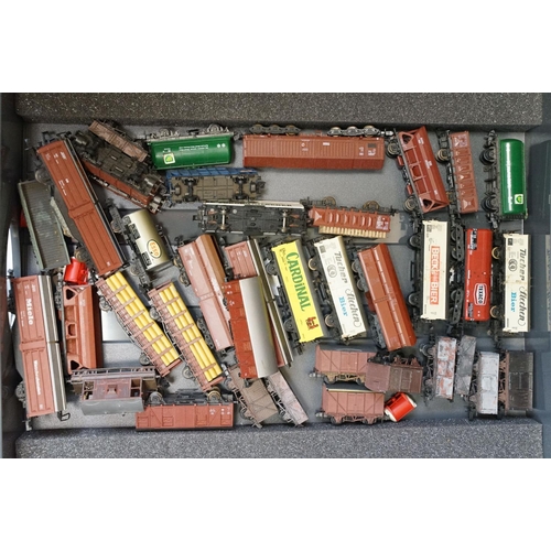 80 - Over 80 N gauge items of rolling stock to include coaches, vans and wagons featuring Minitrix, Roco,... 