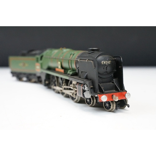 99 - Boxed Wrenn OO gauge W2236 4-6-2 West Country BR Dorchester locomotive, with interior paper