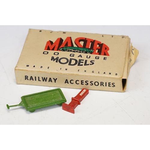 226 - Group of Wardie Product OO gauge metal platform accessories contained within boxes to include No 12 ... 