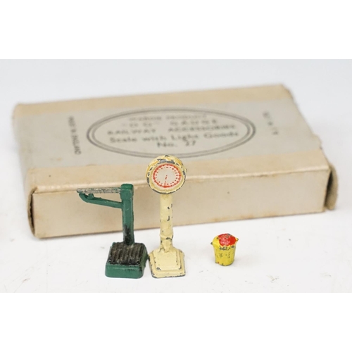 226 - Group of Wardie Product OO gauge metal platform accessories contained within boxes to include No 12 ... 