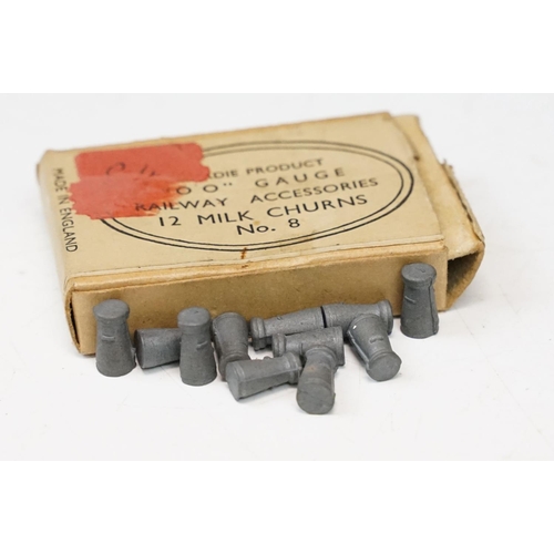 226 - Group of Wardie Product OO gauge metal platform accessories contained within boxes to include No 12 ... 