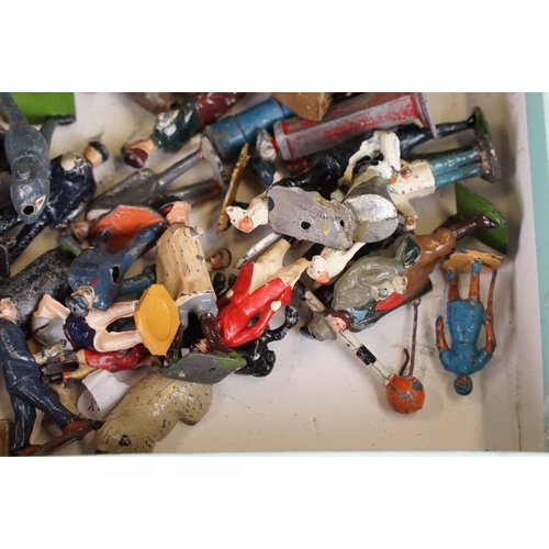 246 - Collection of various metal figures to include Britains and Johillco / John Hill & Co examples featu... 