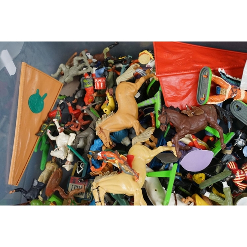 252A - Collection of various plastic and metal figures and accessories to include examples from Britains, T... 