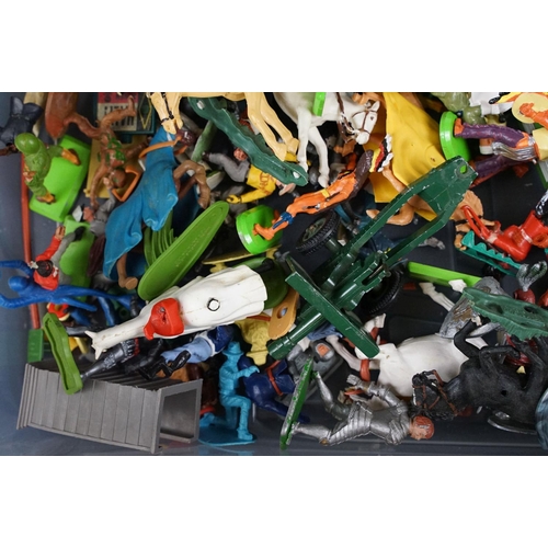 252A - Collection of various plastic and metal figures and accessories to include examples from Britains, T... 