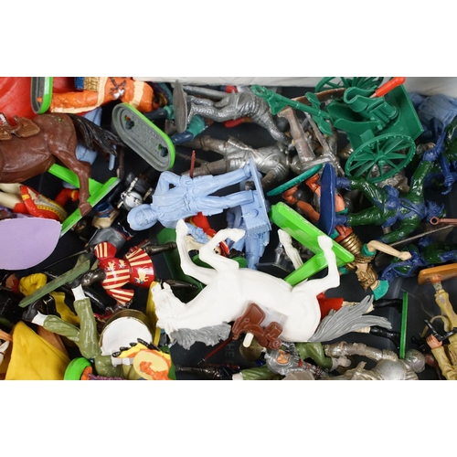 252A - Collection of various plastic and metal figures and accessories to include examples from Britains, T... 