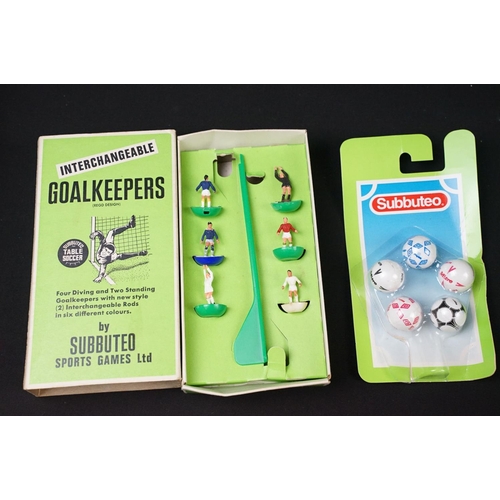 262 - Subbuteo - Boxed HW / LW Teams & accessories featuring C133 Interchangable Goalkeepers, 58 Inter Mil... 