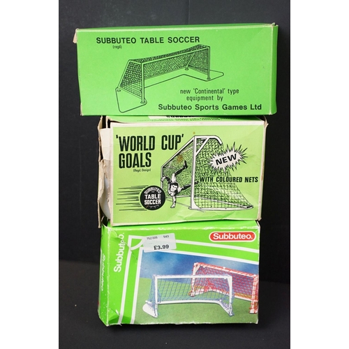 262 - Subbuteo - Boxed HW / LW Teams & accessories featuring C133 Interchangable Goalkeepers, 58 Inter Mil... 