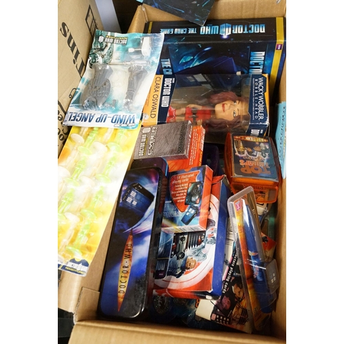 264 - 67 Doctor Who figures unboxed in gd condition with 6 x Doctor Who lunch boxes, 5 x Doctor Who LP / S... 