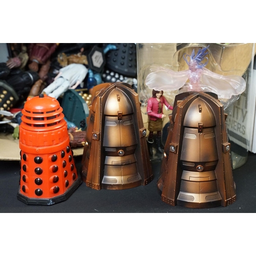 264 - 67 Doctor Who figures unboxed in gd condition with 6 x Doctor Who lunch boxes, 5 x Doctor Who LP / S... 