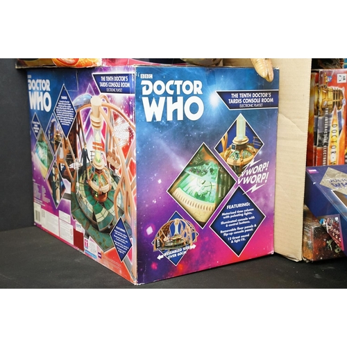 289 - 25 Boxed Character Doctor Who puzzles, chess sets, play sets & board games to include Tardis Play Se... 