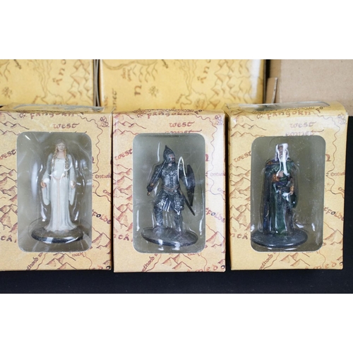 291 - 43 Boxed Eaglemoss metal Lord Of The Rings figures with magazines, 1 x stand & over 30 unboxed examp... 