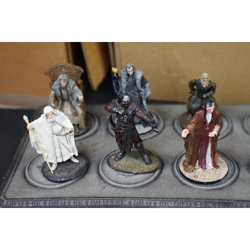 291 - 43 Boxed Eaglemoss metal Lord Of The Rings figures with magazines, 1 x stand & over 30 unboxed examp... 