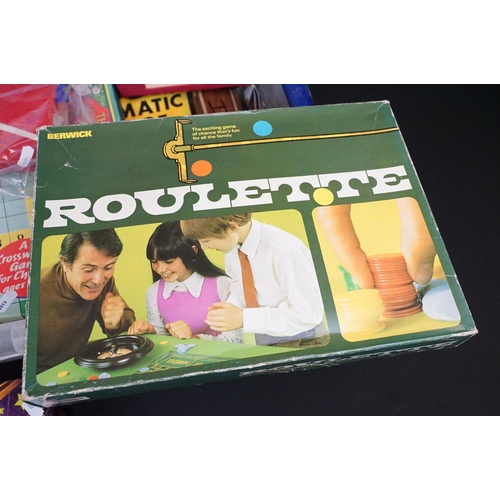 299 - Collection of various boxed games to include Roulette, Spear's Spell Master, Tom & Jerry Tiddlywinks... 