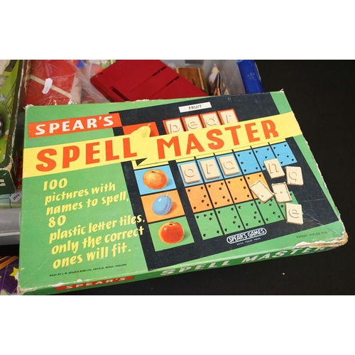 299 - Collection of various boxed games to include Roulette, Spear's Spell Master, Tom & Jerry Tiddlywinks... 