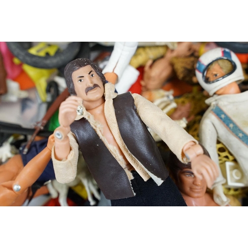 315 - Collection of 70s / 80s figures & animals to include 8 x Original Star Wars figures (Stormtrooper, D... 