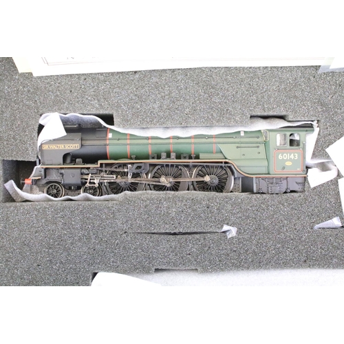 25 - Cased Bachmann OO gauge ltd edn two locomotive model boxed set of Gateshead Class A1 Sir Walter Scot... 