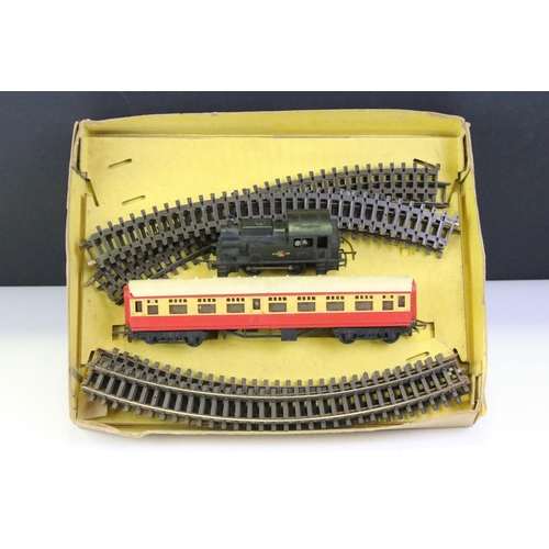 30 - Five boxed Triang / Hornby OO gauge train sets to include The Midlander (no box lid), RS59, RS8 The ... 