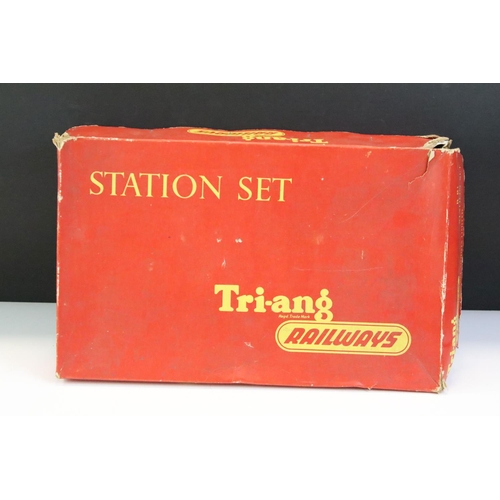 34 - Four boxed Triang OO gauge accessories to include R323 Operating Royal Mail Coach Set, R135 Operatin... 