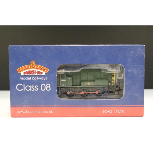 37 - Two boxed OO gauge locomotives to include ViTrains V2113 Class 37212 Blue Livery and Bachmann 32117 ... 