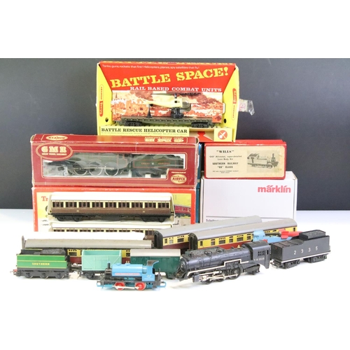 39 - Collection of OO gauge model railway to include boxed Airfix 54125-5 Caerphilly Castle locomotive (i... 