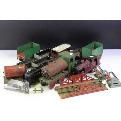 40 - Group of O gauge model railway to include Brighton 4-4-0 locomotive with tender in black livery, 5 x... 