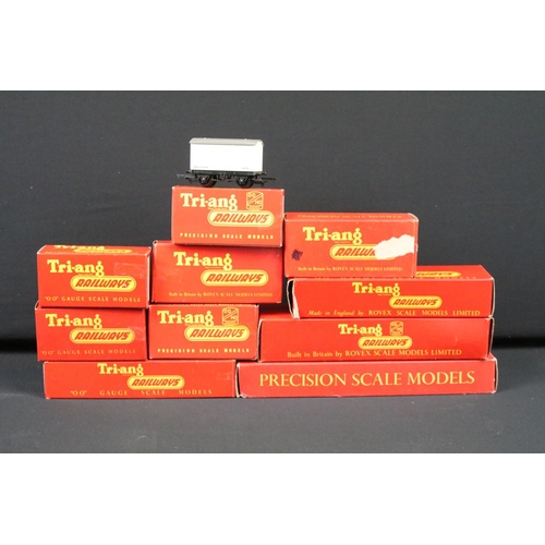 218 - 15 Boxed Triang OO gauge items of rolling stock to include R122, R121, R212, R11, R18 etc plus a qua... 