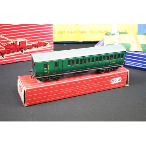 221 - Four boxed Hornby Dublo model railway items to include Set 2007 0-6-0 Tank Passenger Set, D1 Level C... 