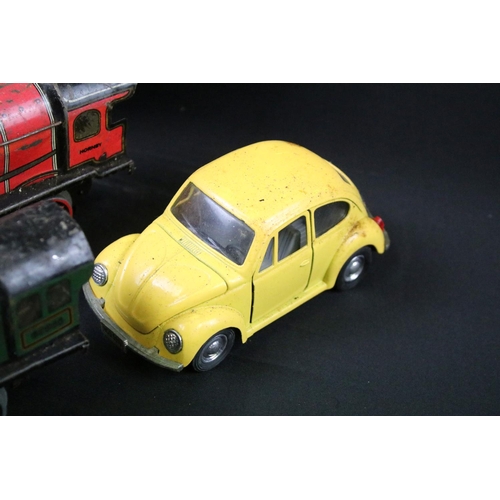 223 - Quantity of play worn O gauge model railway to include Hornby locomotives, rolling stock etc plus a ... 