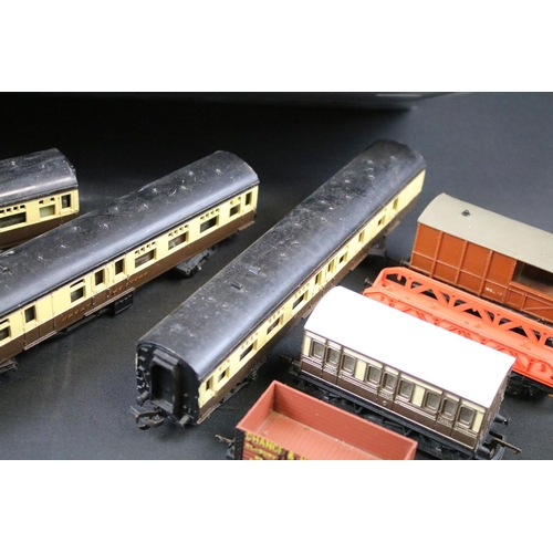 50 OO gauge items of rolling stock featuring Hornby, Triang, Hornby ...