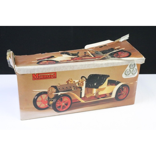 241 - Steam Engine - Boxed Mamod SA1 Steam Roadster in white with red spoke wheels, in gd overall conditio... 