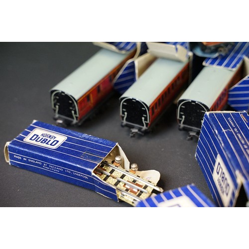 197 - Collection of Hornby Dublo to include boxed EDG19 train set with locomotive, rolling stock and track... 