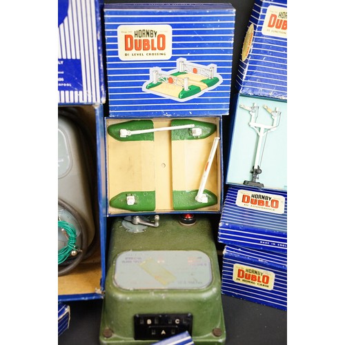 197 - Collection of Hornby Dublo to include boxed EDG19 train set with locomotive, rolling stock and track... 