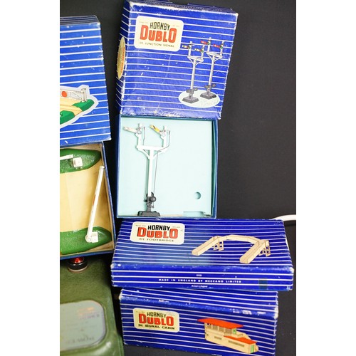197 - Collection of Hornby Dublo to include boxed EDG19 train set with locomotive, rolling stock and track... 