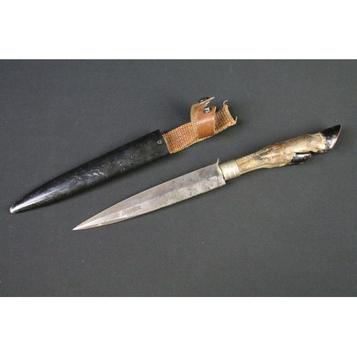 100 - A British military issued Lee Enfield No.7 MK.1 bayonet with scabbard together with a German Deers h... 