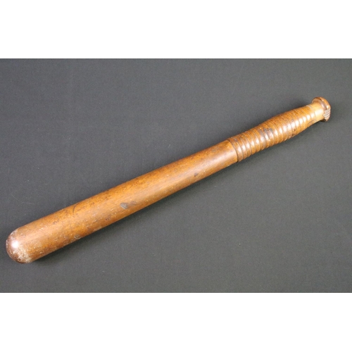 128 - A British World war Two War Department issued wooden truncheon, marked WD together with the broad ar... 