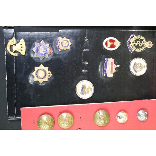 52 - A collection of British Military Cloth badges, trade badges, shoulder titles, buttons and sweetheart... 