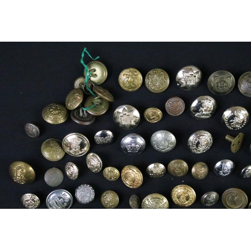 71 - A large collection of loose mainly military buttons to include Kings Crown and Queens Crown examples... 