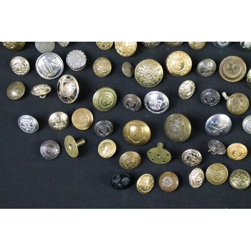 71 - A large collection of loose mainly military buttons to include Kings Crown and Queens Crown examples... 