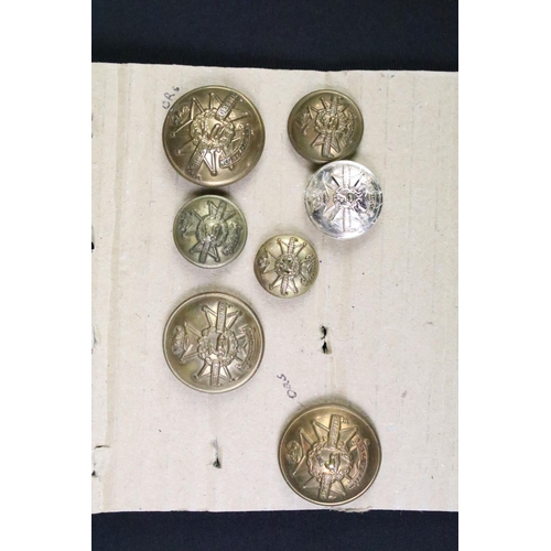 74 - A collection of British and Commonwealth regimental buttons to include King Crown and Queens Crown e... 