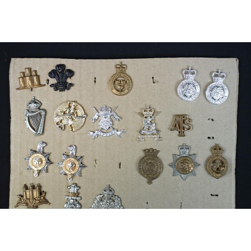 87 - A collection of mainly British military cap and collar badges, mainly King Crown and including offic... 