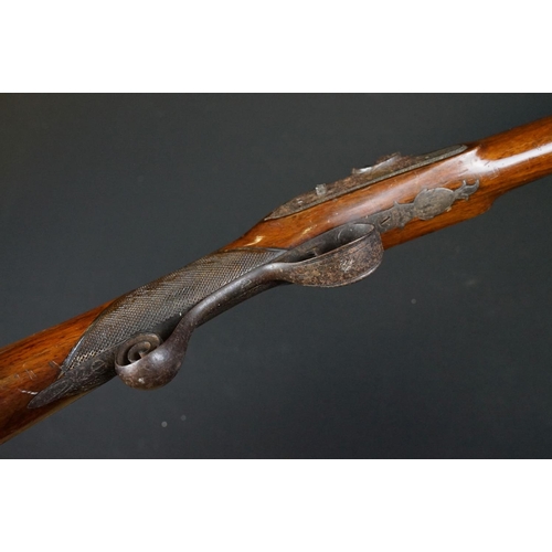 121 - An antique muzzle loading riffle, missing trigger mechanism.