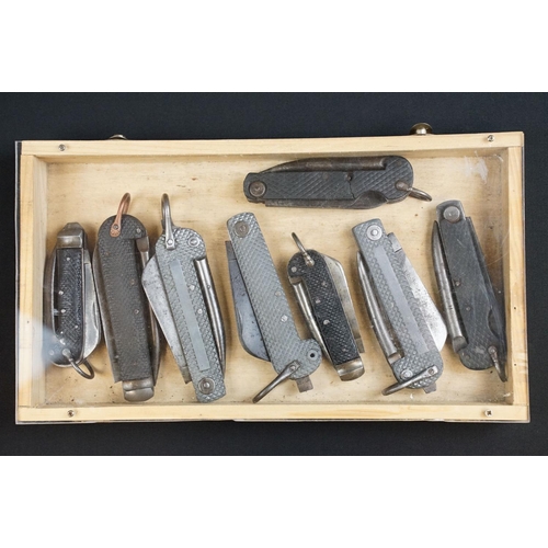 A collection of eight British military issued jack knives to include ...