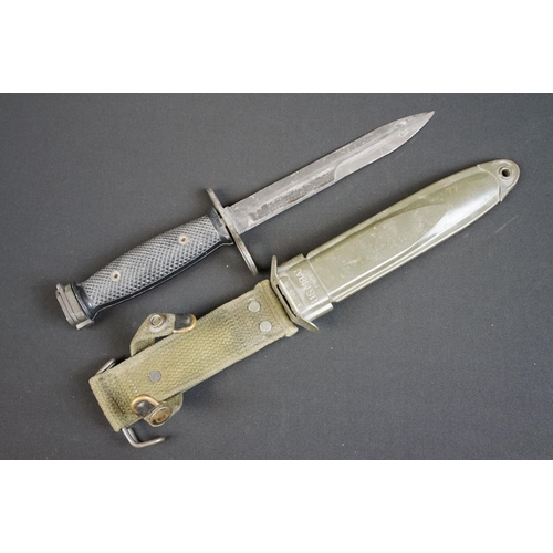 189 - A United States M7 bayonet together with M8A1 scabbard.