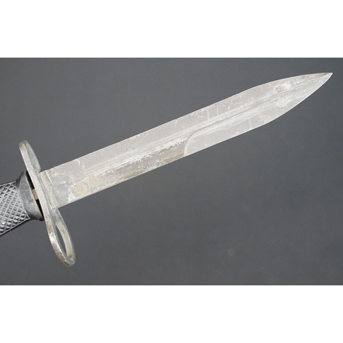189 - A United States M7 bayonet together with M8A1 scabbard.
