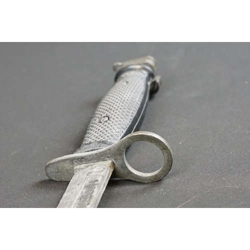 189 - A United States M7 bayonet together with M8A1 scabbard.