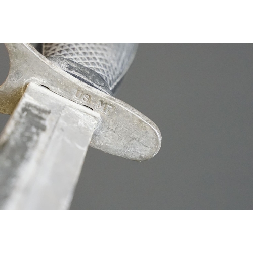 189 - A United States M7 bayonet together with M8A1 scabbard.