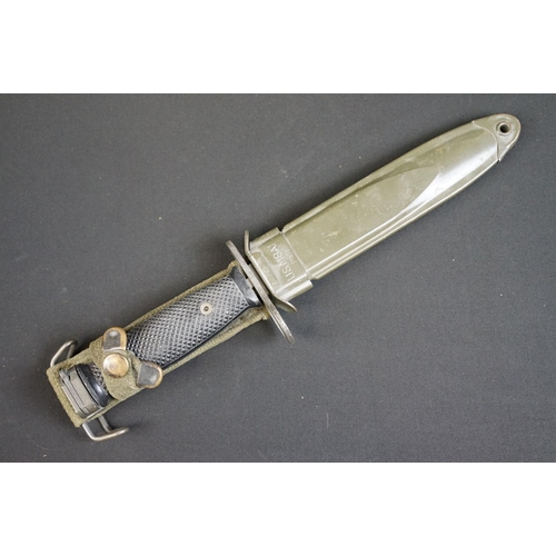 189 - A United States M7 bayonet together with M8A1 scabbard.