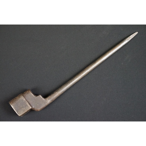 192 - A British Lee Enfield No.4 MK.II bayonet.