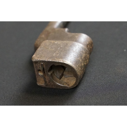 192 - A British Lee Enfield No.4 MK.II bayonet.