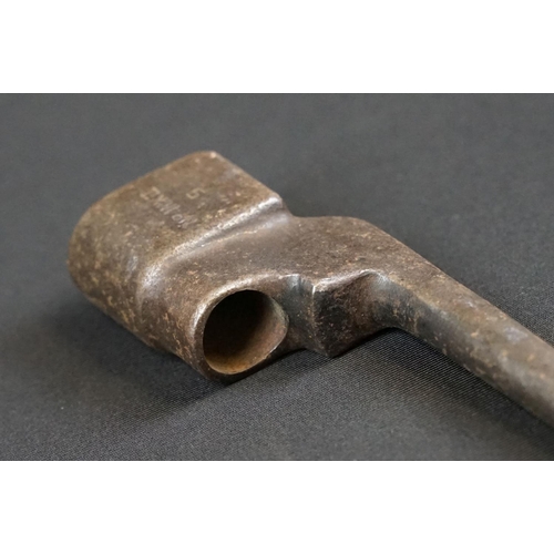 192 - A British Lee Enfield No.4 MK.II bayonet.